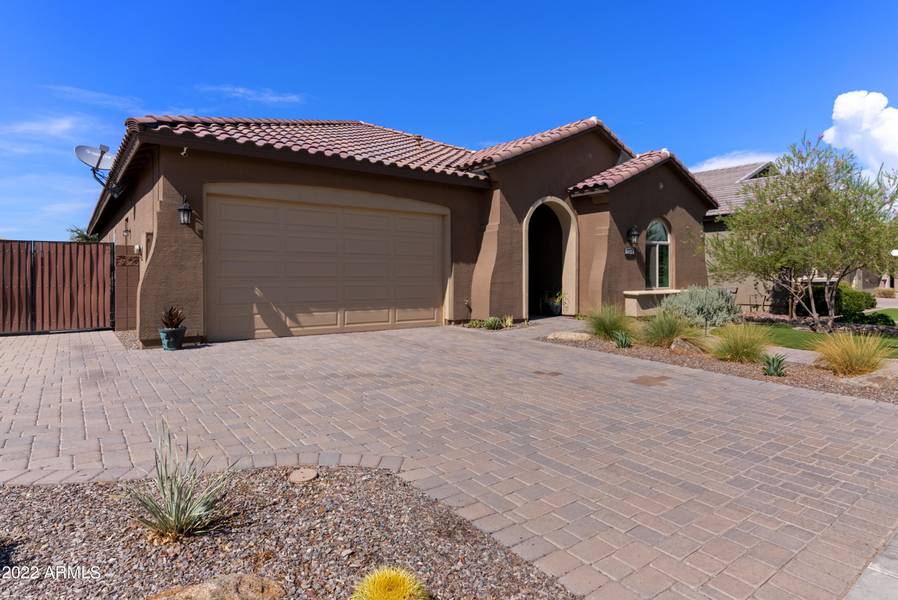 1086 W WHISTLING THORN Avenue, San Tan Valley, AZ 85140