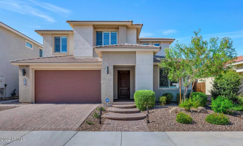 2935 E RIANE Road, Phoenix, AZ 85050