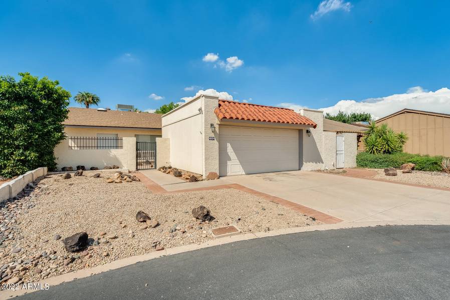 4034 W HARMONT Drive, Phoenix, AZ 85051