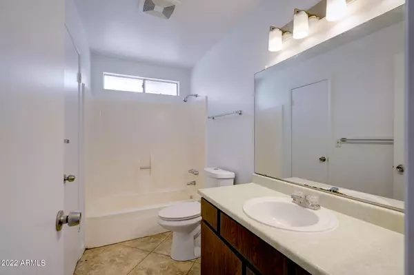 Glendale, AZ 85302,4539 W ONYX Avenue