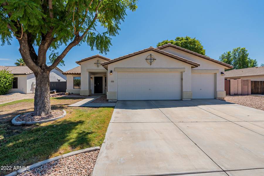 2143 S PENROSE Drive, Gilbert, AZ 85295