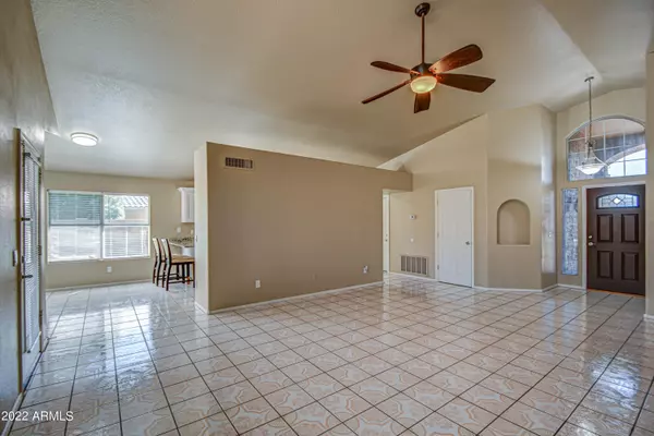 Chandler, AZ 85286,1121 S LONGMORE Street