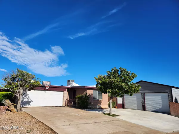 2317 E ELMWOOD Lane, Sierra Vista, AZ 85635