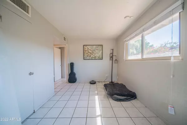 Phoenix, AZ 85029,2225 W ALTADENA Avenue