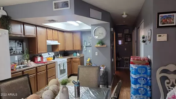 Phoenix, AZ 85033,6901 W mackenzie Drive #1283