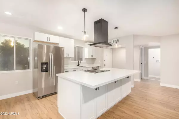 9810 W LANCASTER Drive, Sun City, AZ 85351