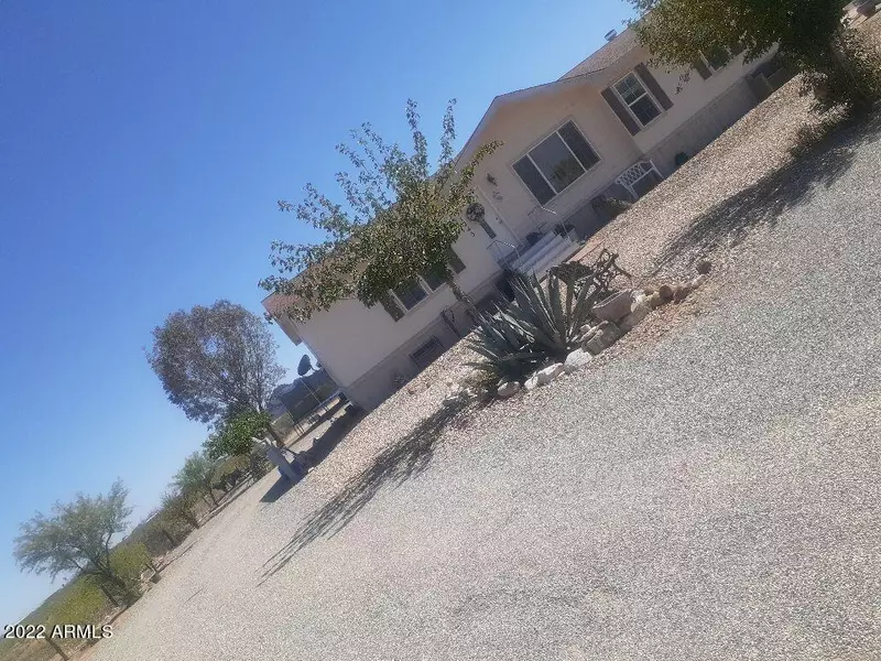 51243 W HECTOR Road, Aguila, AZ 85320