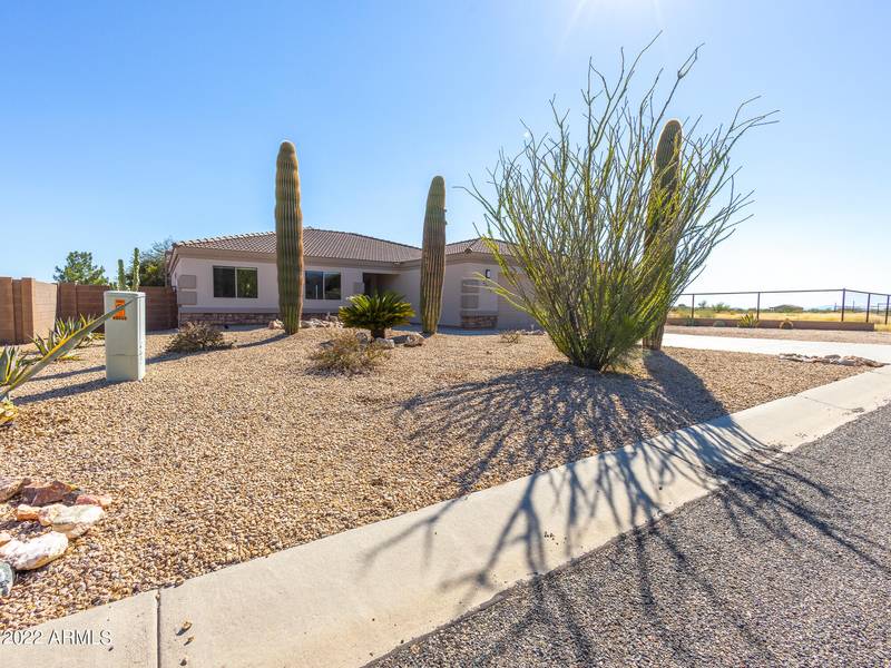 22761 W Weaver Valley Drive, Congress, AZ 85332