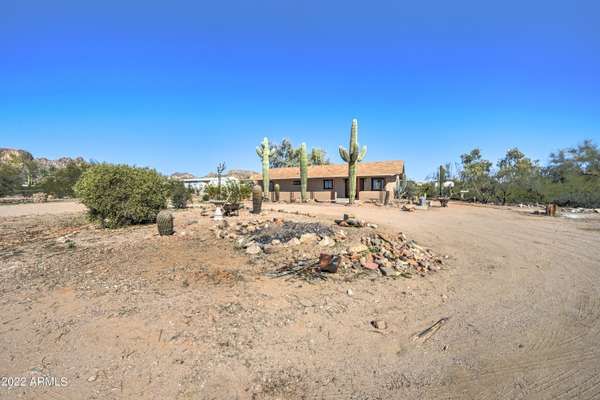 4253 N PLAZA Drive, Apache Junction, AZ 85120