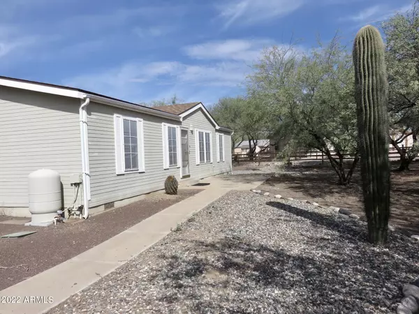 32900 S Nasty Basin Trail, Black Canyon City, AZ 85324