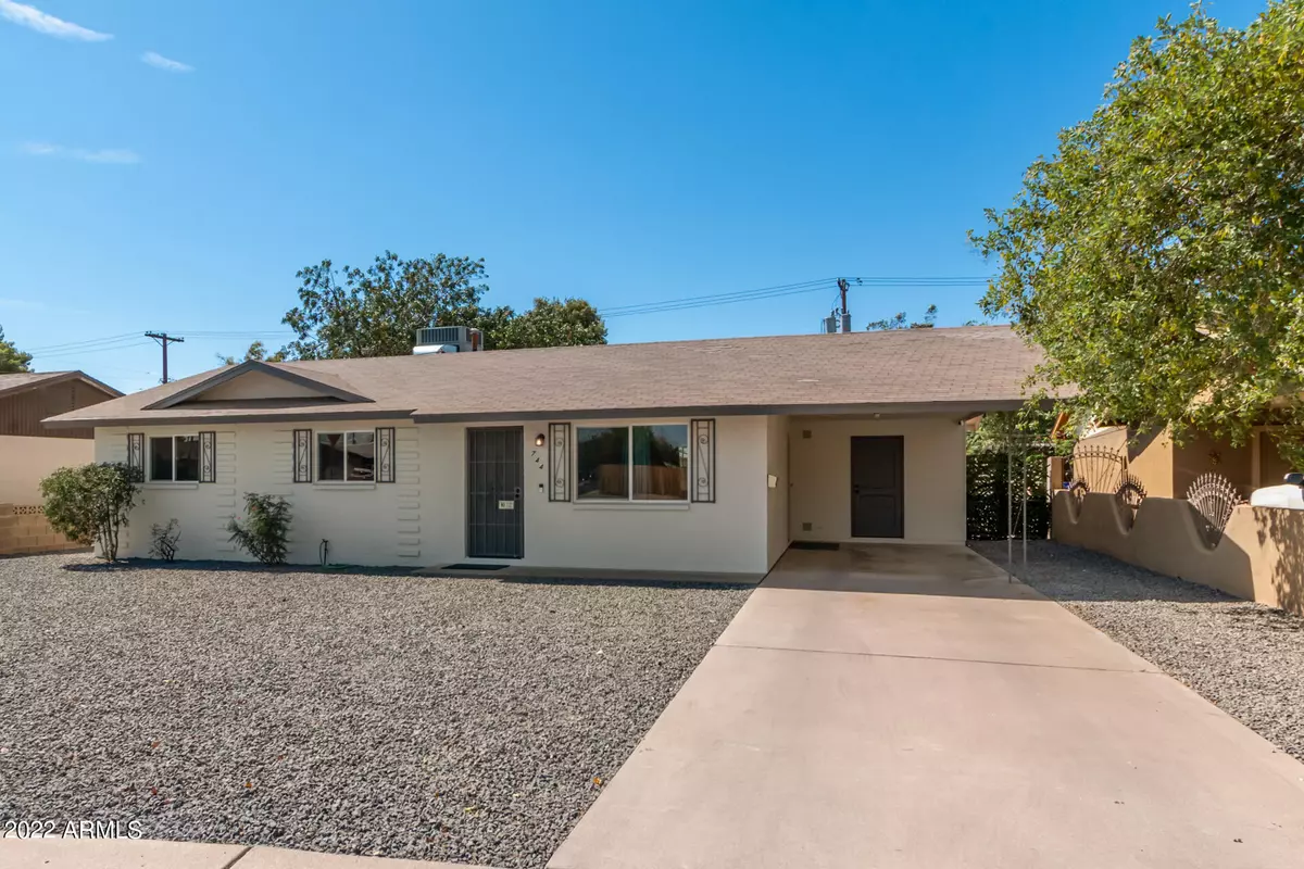 Mesa, AZ 85210,744 S PASADENA --