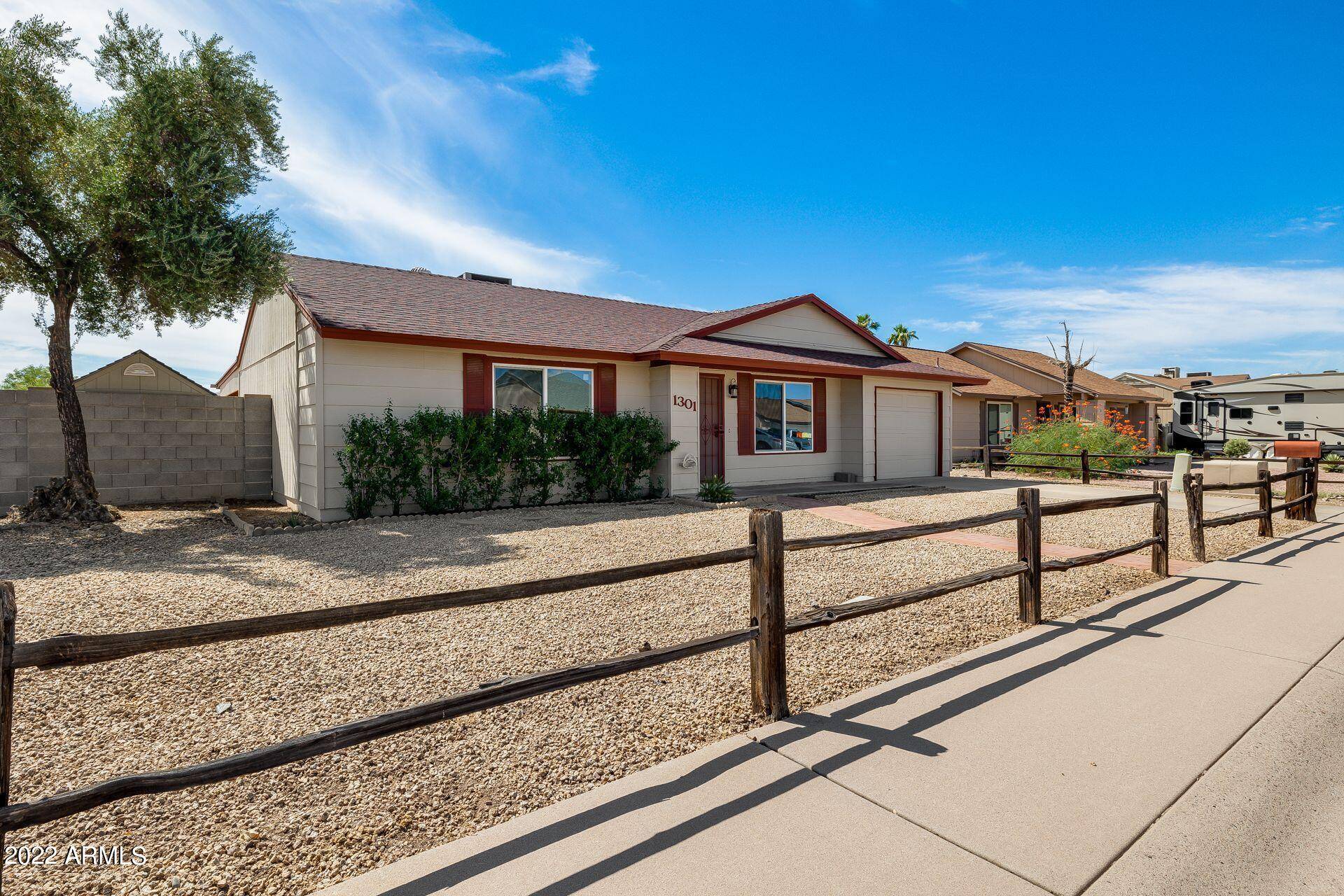 1301 W Hononegh Drive, Phoenix, AZ 85027