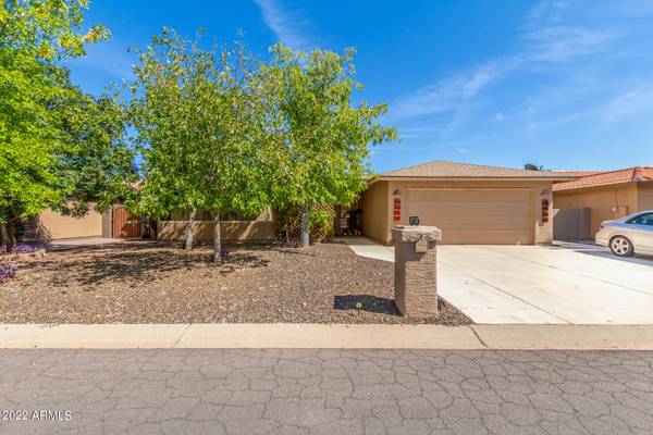 26033 S HOLLYGREEN Drive, Sun Lakes, AZ 85248