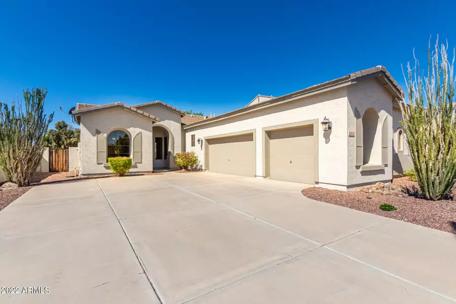 6230 S MOCCASIN Trail, Gilbert, AZ 85298