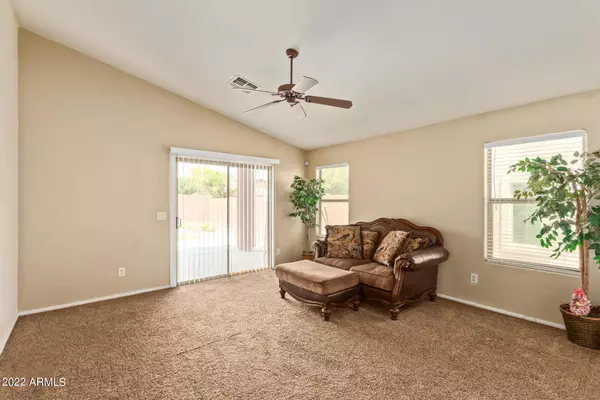 San Tan Valley, AZ 85143,1034 E SADDLE Way