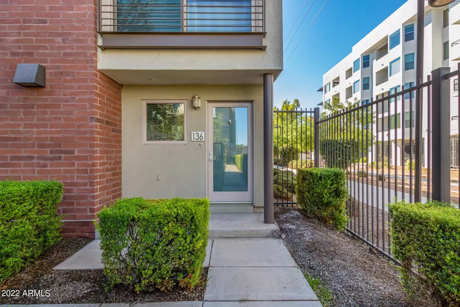 525 W LAKESIDE Drive #136, Tempe, AZ 85281