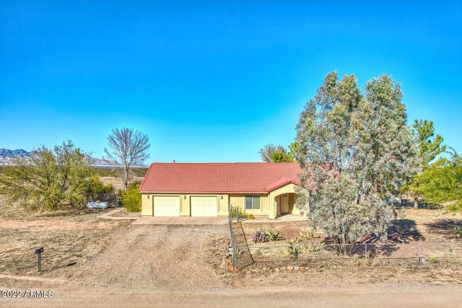 1101 E LENA Way, Huachuca City, AZ 85616