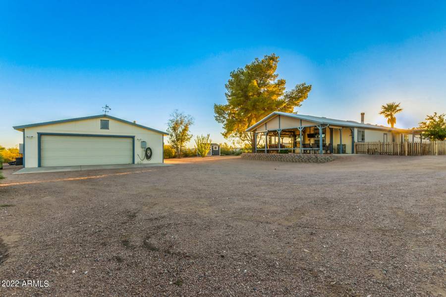 555 S WICKIUP Road, Apache Junction, AZ 85119