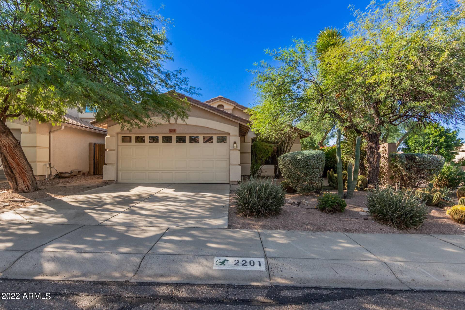 2201 E PARAISO Drive, Phoenix, AZ 85024