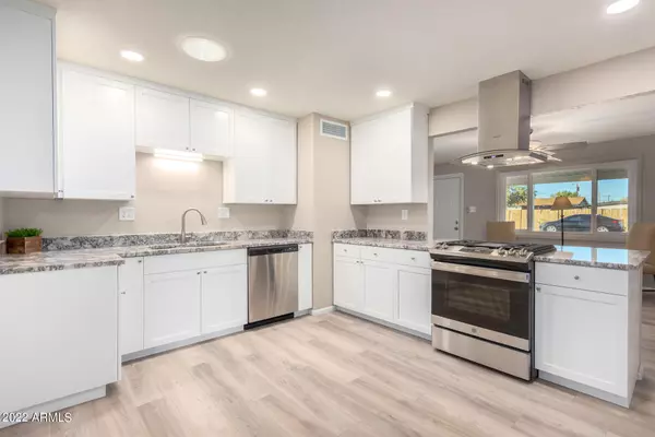 11221 W GREER Avenue, Youngtown, AZ 85363
