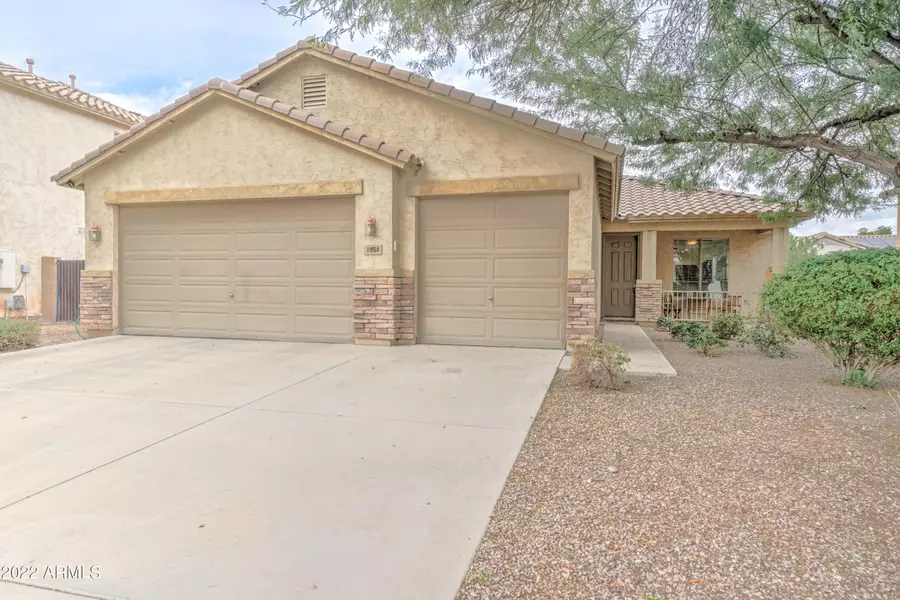 1054 E MAGNUM Road, San Tan Valley, AZ 85140