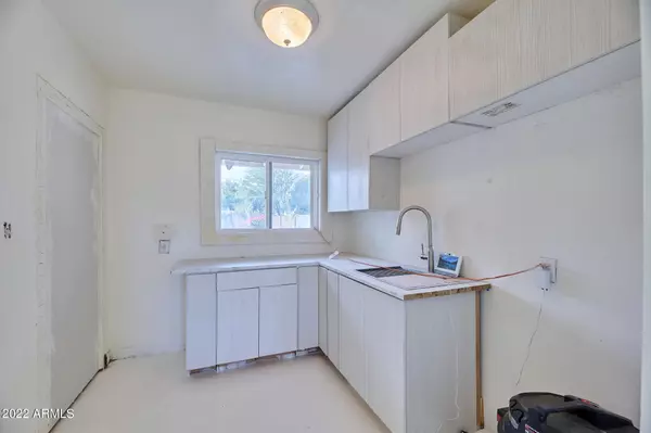 Phoenix, AZ 85040,5822 S 10TH Street