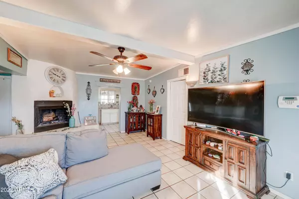 Apache Junction, AZ 85120,582 S MAIN Drive