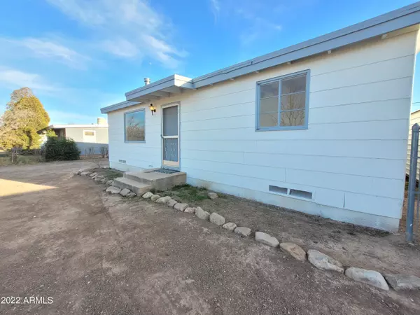 104 E APACHE Street, Huachuca City, AZ 85616