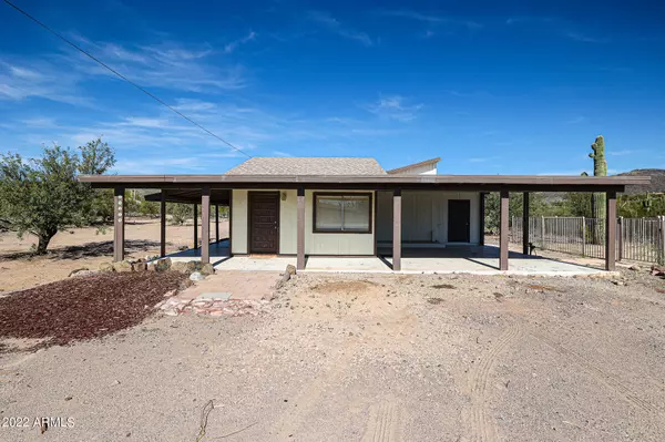 49215 N 3RD Avenue, New River, AZ 85087