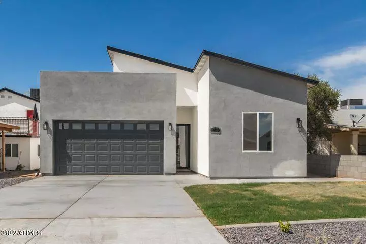 102 E KINDERMAN Drive, Avondale, AZ 85323