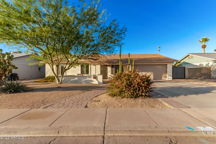 924 W LOBO Avenue, Mesa, AZ 85210