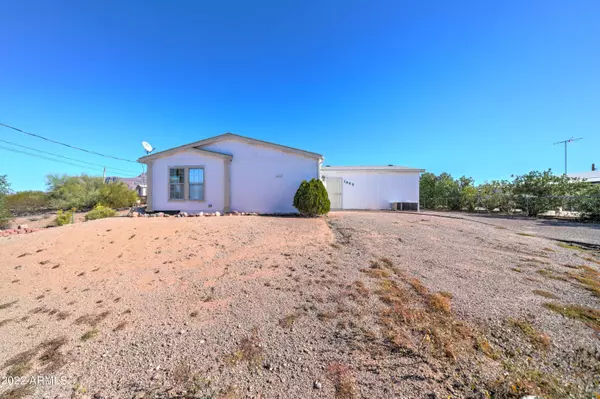 1863 S VAQUERO Road, Apache Junction, AZ 85119