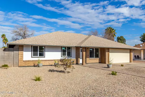1834 E HARMONY Circle, Mesa, AZ 85204
