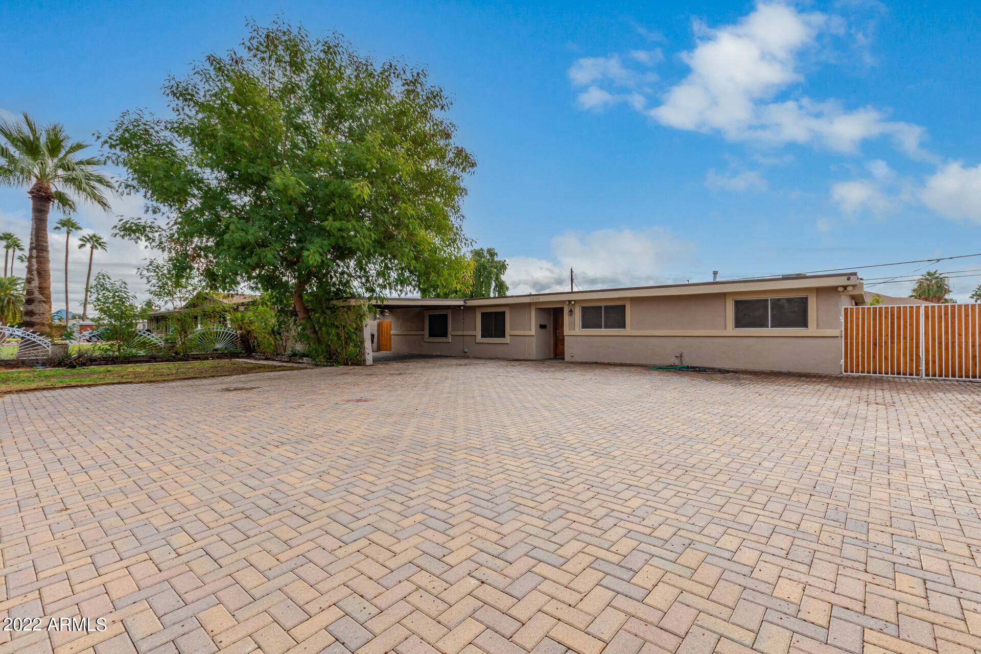 3809 W GRISWOLD Road, Phoenix, AZ 85051