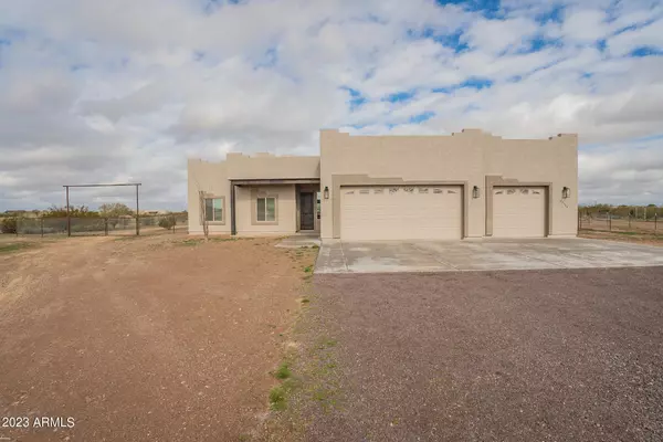 22544 W LAURA Street, Wittmann, AZ 85361