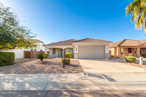 41336 N VINE Avenue, San Tan Valley, AZ 85140