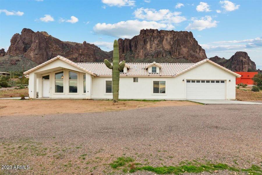 6097 E Jacob Waltz Street, Apache Junction, AZ 85119