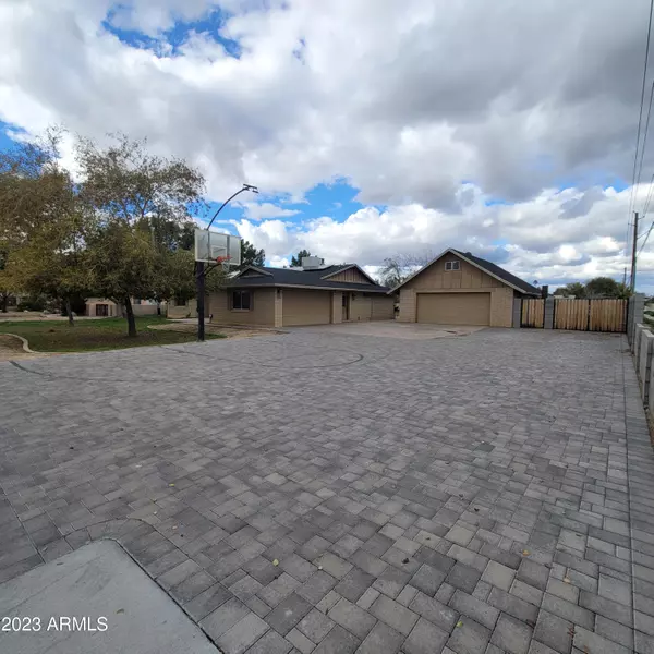 4306 W WALTANN Lane, Glendale, AZ 85306