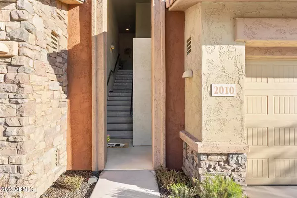 Phoenix, AZ 85085,2425 W Bronco Butte Trail #2010