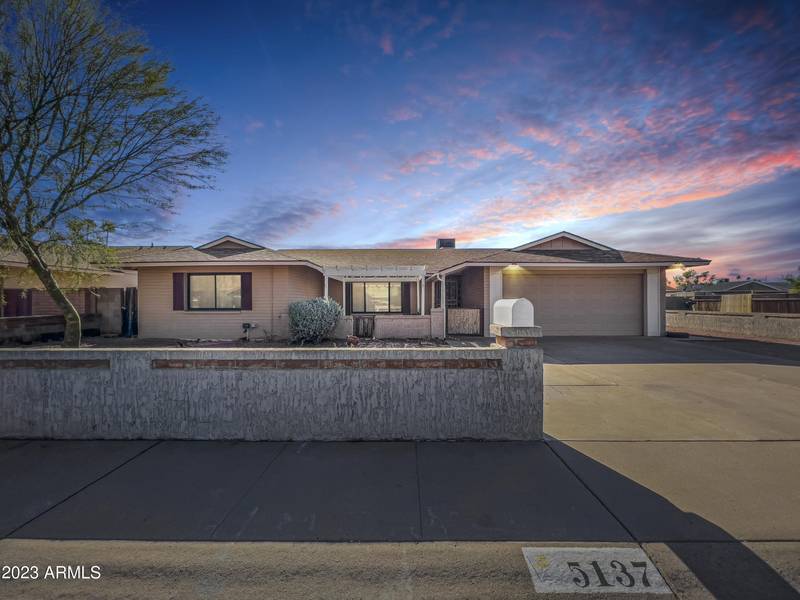 5137 W Mauna Loa Lane, Glendale, AZ 85306