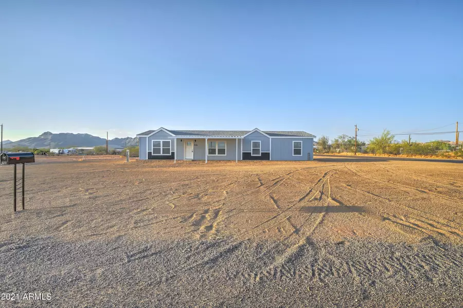 885 W TEPEE Street, Apache Junction, AZ 85120