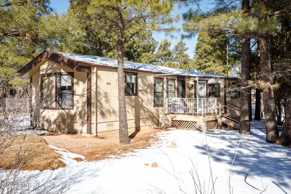 2877 LAZY BEAR Trail, Overgaard, AZ 85933