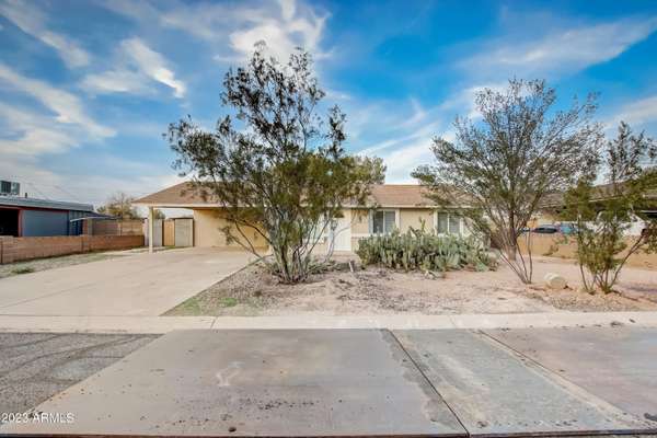 Apache Junction, AZ 85120,560 W 22ND Avenue