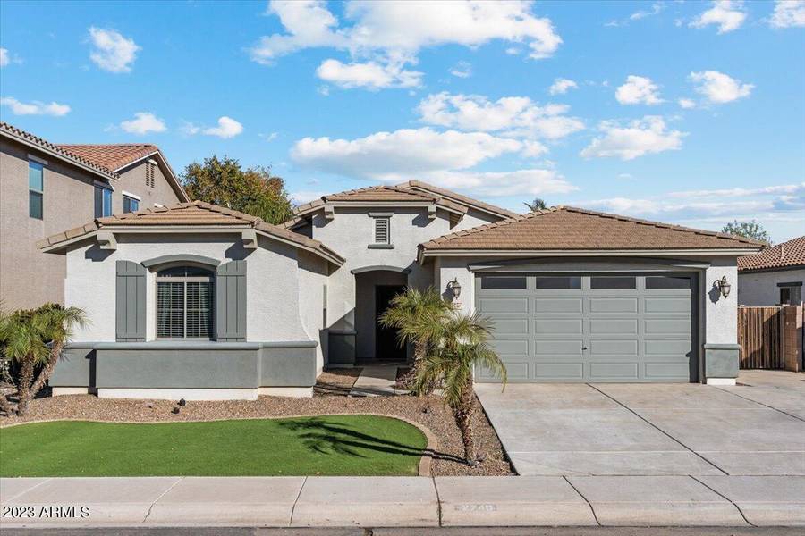 2740 E RAKESTRAW Lane, Gilbert, AZ 85298