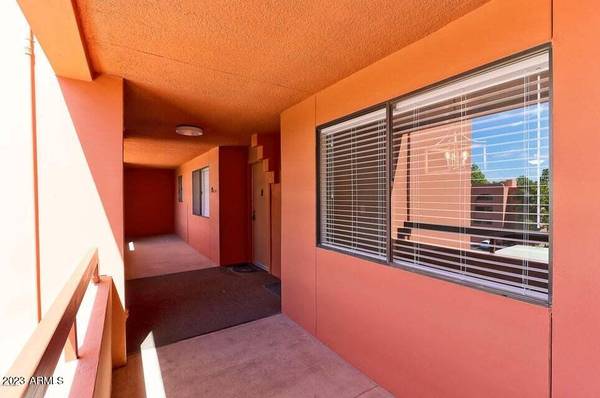 Phoenix, AZ 85032,4303 E CACTUS Road #405