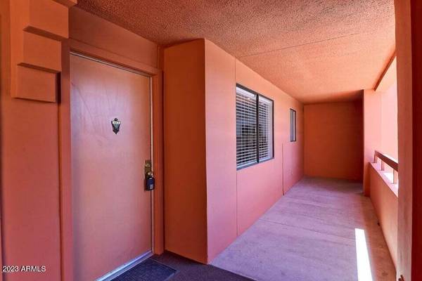 Phoenix, AZ 85032,4303 E CACTUS Road #405