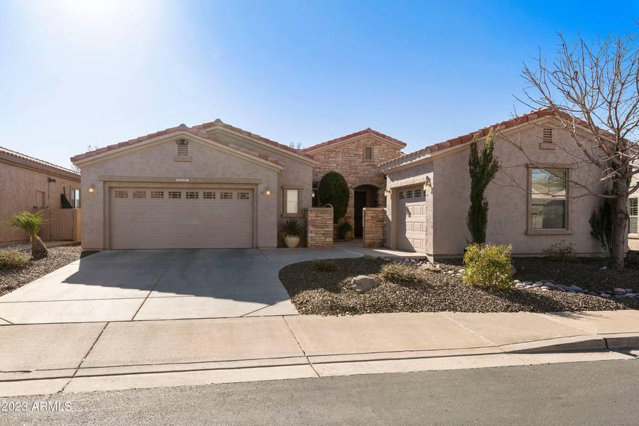 4251 E CHESTNUT Lane, Gilbert, AZ 85298