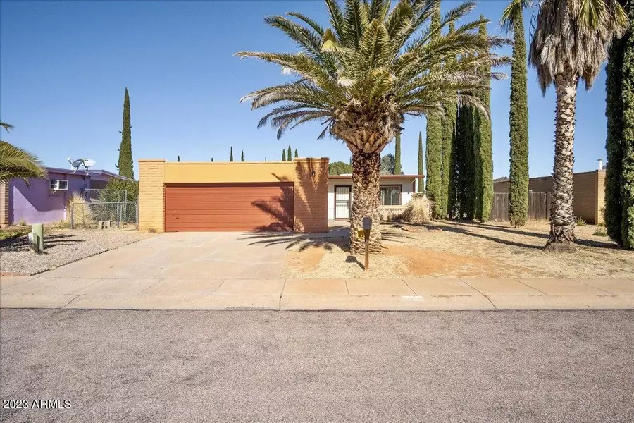 1073 E MESQUITE Drive, Sierra Vista, AZ 85635