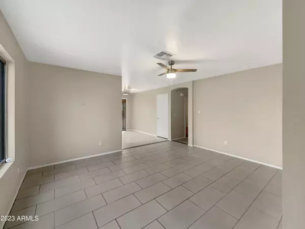 Phoenix, AZ 85037,8423 W HIGHLAND Avenue