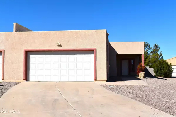 Sierra Vista, AZ 85635,425 Via Luna --